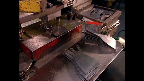 How It's Made Season 4 Episode 13 - Putty Knives, Garage Doors, Electric Motors, Wool