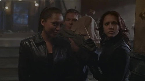 Dark Angel Season 1 Episode 19 - Hit a Sista Back
