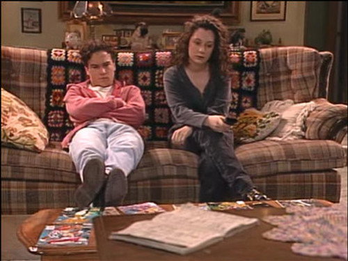 Roseanne Season 4 Episode 21 - Lies