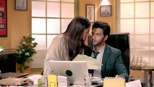 Aman, Roshni's Romantic Moment still