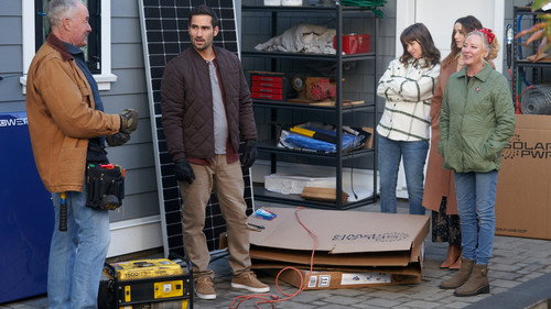 Holidazed Season 1 Episode 7 - The Manetti-Hanahan Family