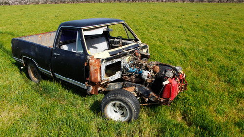 Roadkill Garage Season 1 Episode 3 - Field-Find Abandoned Truck Rescue!