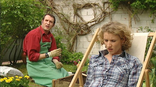 A Guy, a Girl Season 3 Episode 140 - Font du jardinage (2)