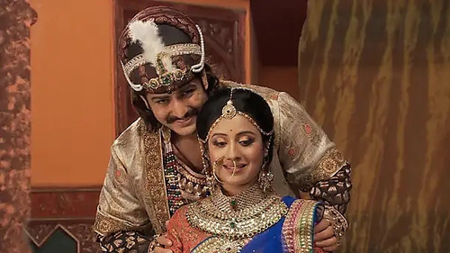 Jodha and Jalal follow a secret path still