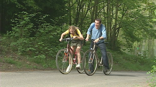 A Guy, a Girl Season 2 Episode 56 - À vélo