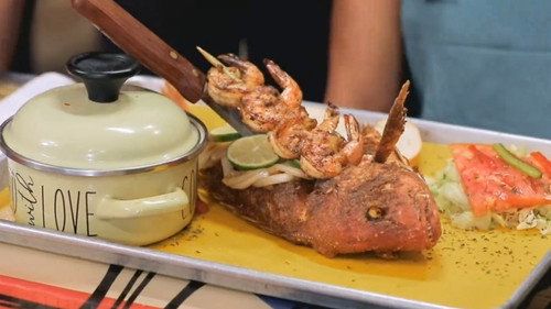 Diners, Drive-Ins and Dives Season 47 Episode 6 - Triple D Nation: Fishin' in Flavortown