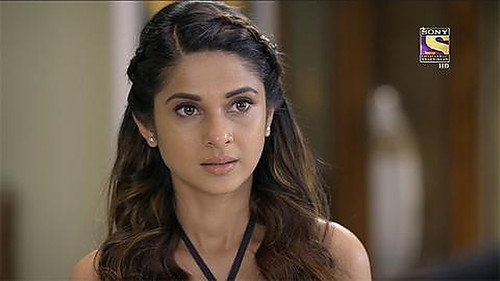 Maya Gifts A Mobile To Arjun still