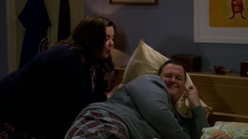 Mike & Molly Season 4 Episode 20 - Sex, Lies and Helicopters