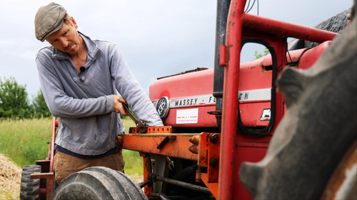 Frank & Kastaniegaarden Season 28 Episode 12 - New tractor and old rakes