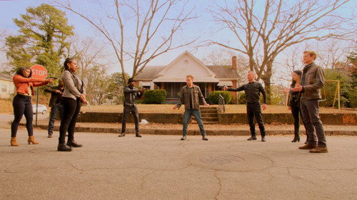 MacGyver Season 2 Episode 18 - Riley + Airplane