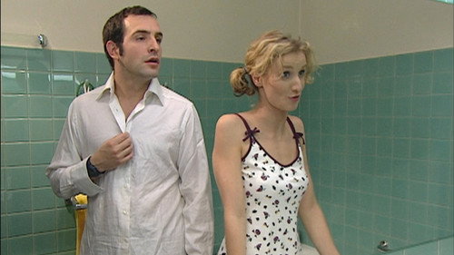 Dans la salle de bain (10) still