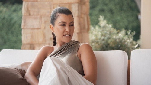Keeping Up with the Kardashians Season 20 Episode 6 - Summer of Love
