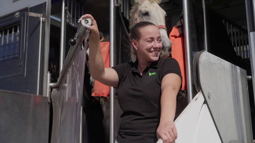 Girls Who Ride Season 6 Episode 5 - Van paarden tot paling