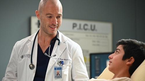 Grey's Anatomy Season 18 Episode 6 - Every Day is a Holiday (With You)