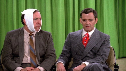 The Odd Couple Season 5 Episode 14 - Two on the Aisle