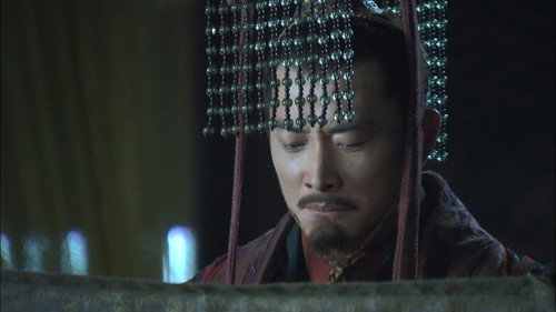 Emperor Xian receives two imperial edicts and abdicates in Cao Pi's favour still
