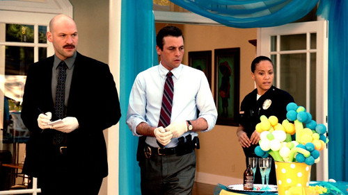 Law & Order: LA Season 1 Episode 9 - Zuma Canyon