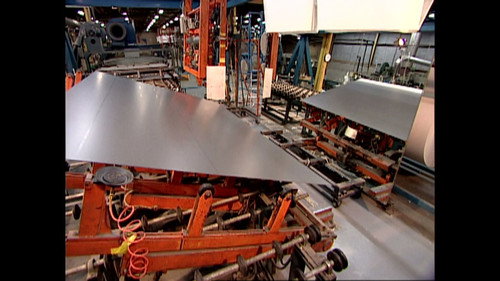 How It's Made Season 3 Episode 5 - Horse-drawn Carriages, Artificial Eyes, Dog and Cat Food, Mirrors