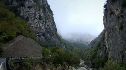 Italy Unpacked Season 3 Episode 2 - To the Centre of the Earth
