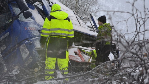 Ice Road Rescue Season 4 Episode 2 - Let It Snow