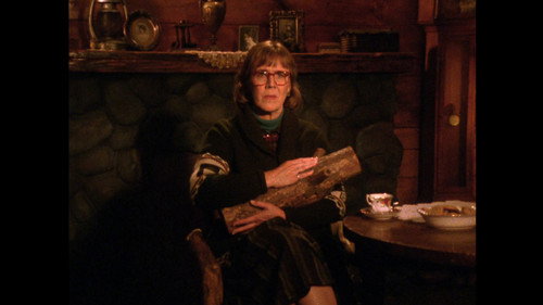 Log Lady Introduction - S01E07 still