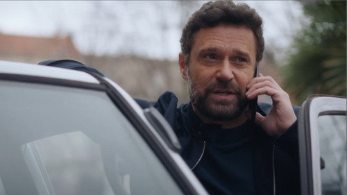 Episode 909 still