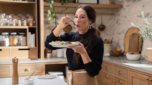 Magnolia Table with Joanna Gaines Season 1 Episode 2 - A Friendsgiving Feast