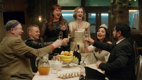 Two Broke Girls Season 1 Episode 20 - Social Rout