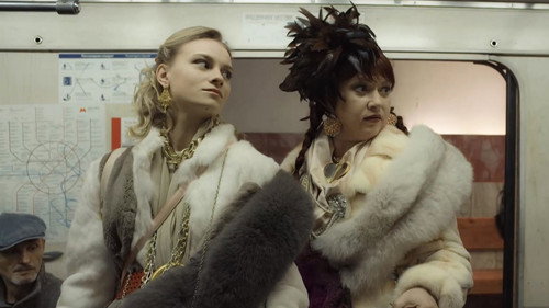 Two Broke Girls Season 1 Episode 4 - Olya in Margo's world