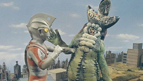 Ultraman Ace Season 1 Episode 36 - This Choju has 10,000 Phones?
