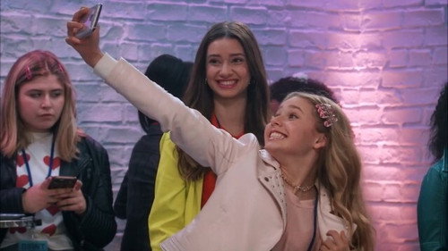 Coop & Cami Ask the World Season 2 Episode 4 - Would You Wrather Get a Selfie?