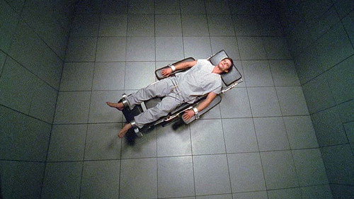 Roswell Season 1 Episode 21 - The White Room