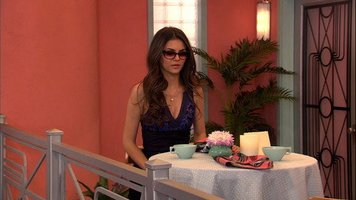Victorious Season 2 Episode 2 - Beck Falls for Tori