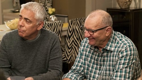 Modern Family Season 7 Episode 19 - Man Shouldn't Lie