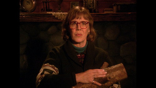 Log Lady Introduction - S01E05 still