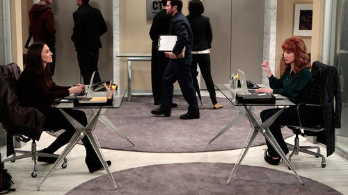 Whitney Season 1 Episode 13 - Codependence Day
