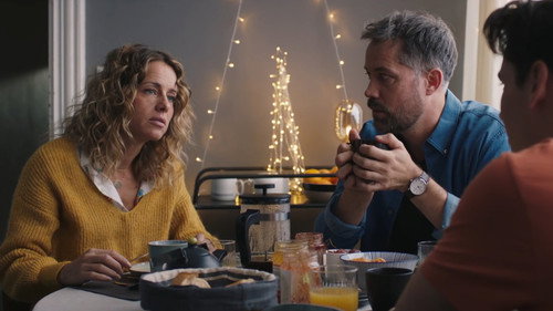 Episode 1821 still