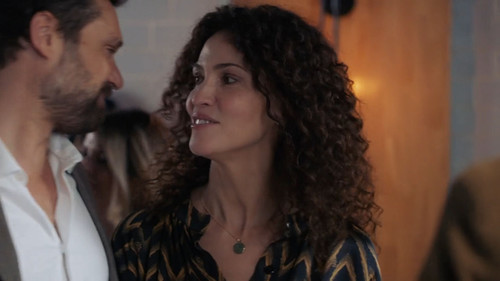 Episode 906 still