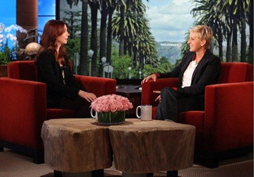 The Ellen DeGeneres Show Season 9 Episode 20 - Alyson Hannigan, Scotty McCreery, Blake Mycoskie