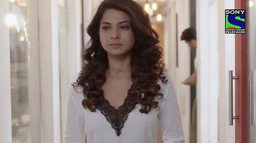Beyhadh Season 1 Episode 20 - Saanjh Meets Jitendra