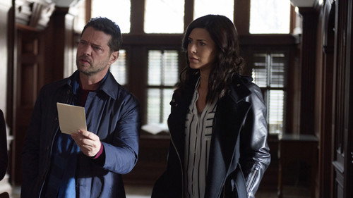 Private Eyes Season 2 Episode 3 - The Frame Job