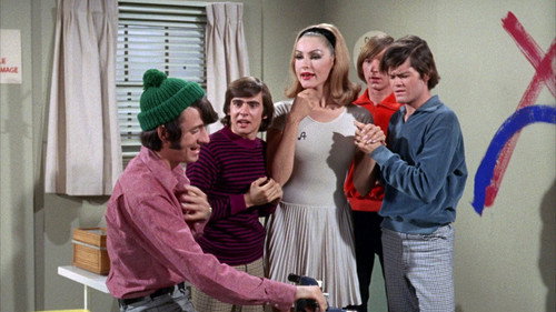 undefined Season 1 Episode 29 - Monkees Get Out More Dirt