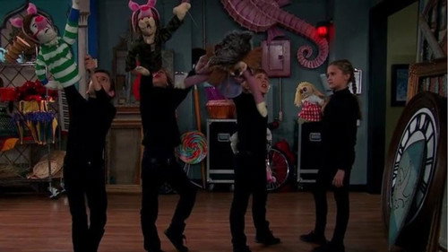 Nicky, Ricky, Dicky & Dawn Season 1 Episode 16 - Piggy, Piggy, Piggy & Dawn
