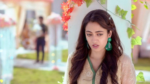 Roshni Sneaks into the House still