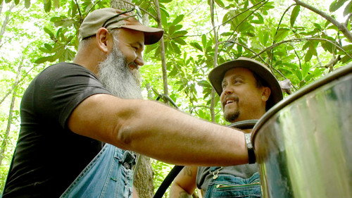 Moonshiners Season 12 Episode 6 - Rock Out While the Cop's Out