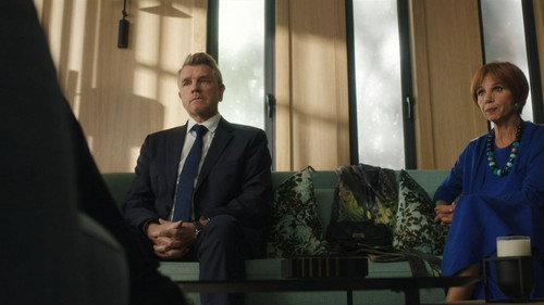 Episode 1070 still