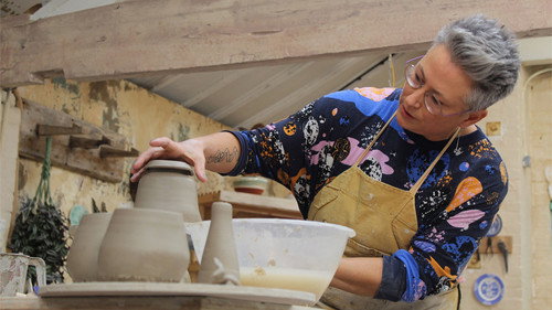 The Great Pottery Throw Down Season 7 Episode 6 - Novelty Teapots and Majolica Mugs