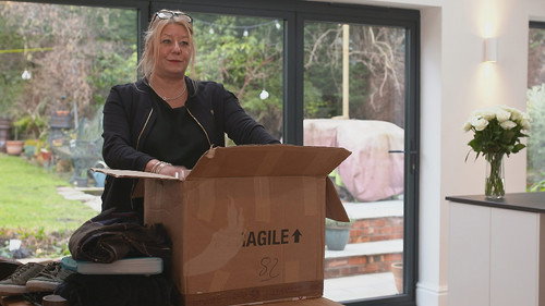 Rip Off Britain Season 18 Episode 6 - Your parcels lost, damaged or late