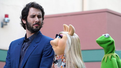 The Muppets Season 1 Episode 2 - Hostile Makeover