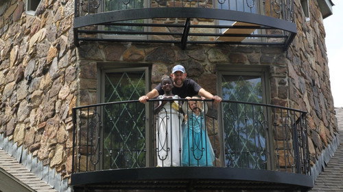 Fixer to Fabulous Season 1 Episode 10 - Dreary Home Gets Bright Update